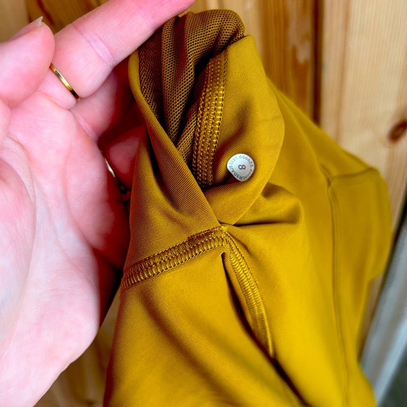 Lululemon Power thru (8) 25” - Picture 2 of 3